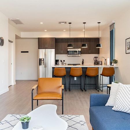 شقة توسن  في Luxe Insta-Worthy Retreat Located Downtown المظهر الخارجي الصورة